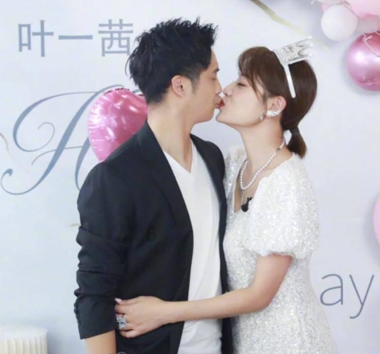 2005年“背母上学”，10年后变性成女人的刘婷，如今现状如何？